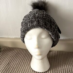 Tahari hat and gloves set.